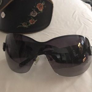 Add Hardy sunglasses